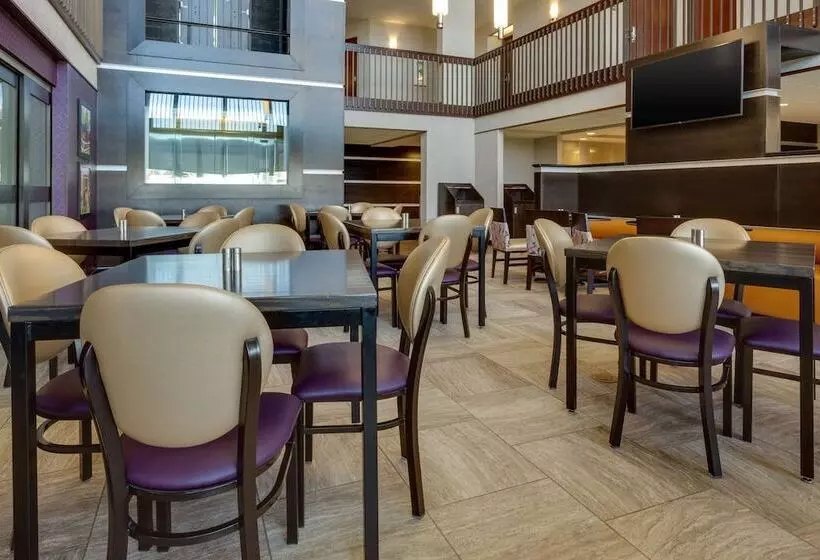 ホテル Drury Inn & Suites Overland Park