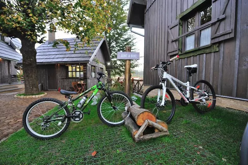Hotelli Ethno Houses Plitvice Lakes