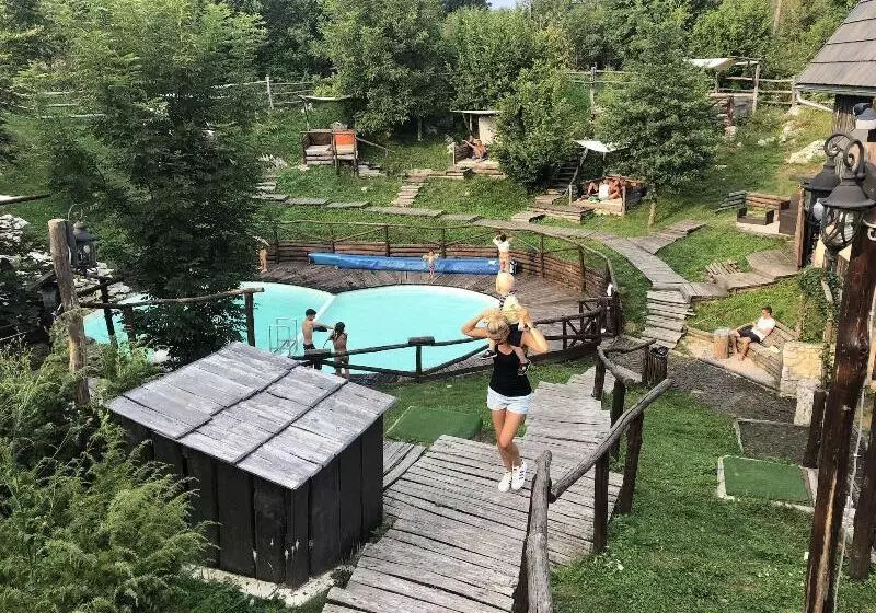 Hotelli Ethno Houses Plitvice Lakes