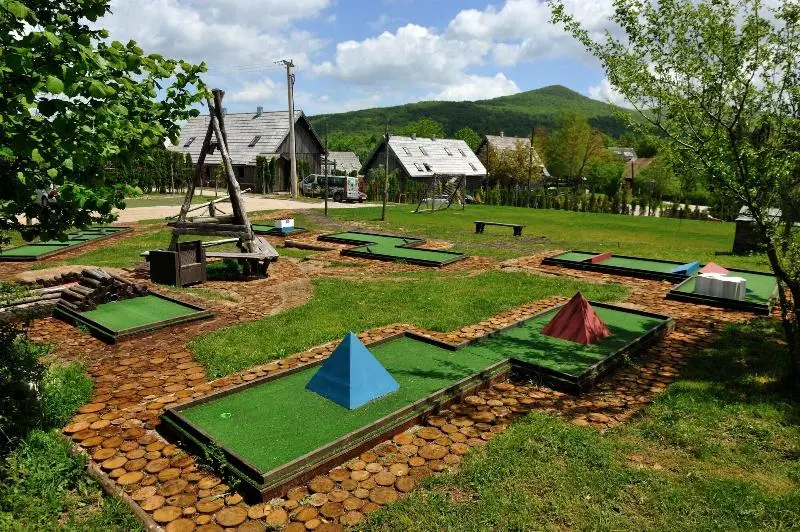 Hotelli Ethno Houses Plitvice Lakes