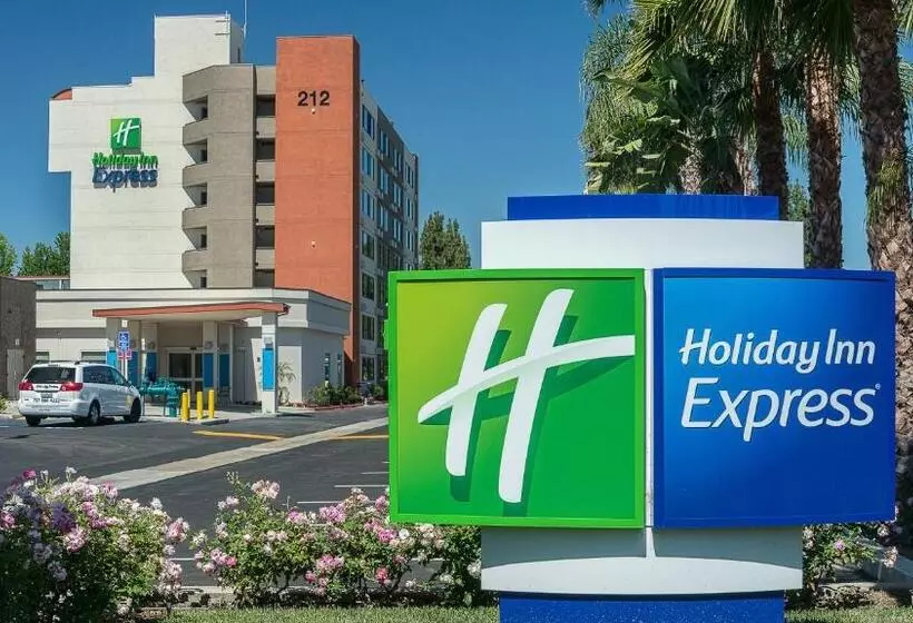 ホテル Holiday Inn Express Fullerton Anaheim, An Ihg