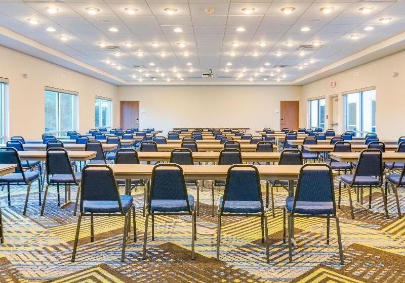 ホテル Holiday Inn Express & Suites Russellville, An Ihg