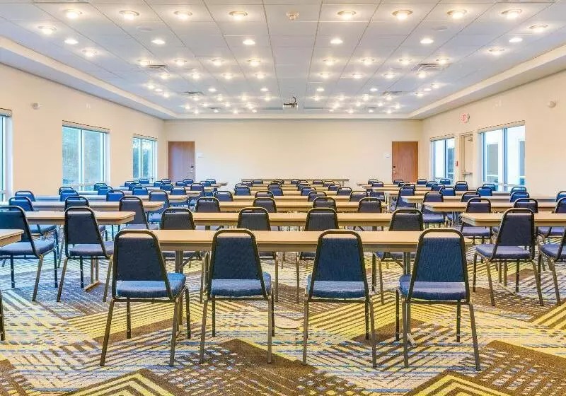 ホテル Holiday Inn Express & Suites Russellville, An Ihg