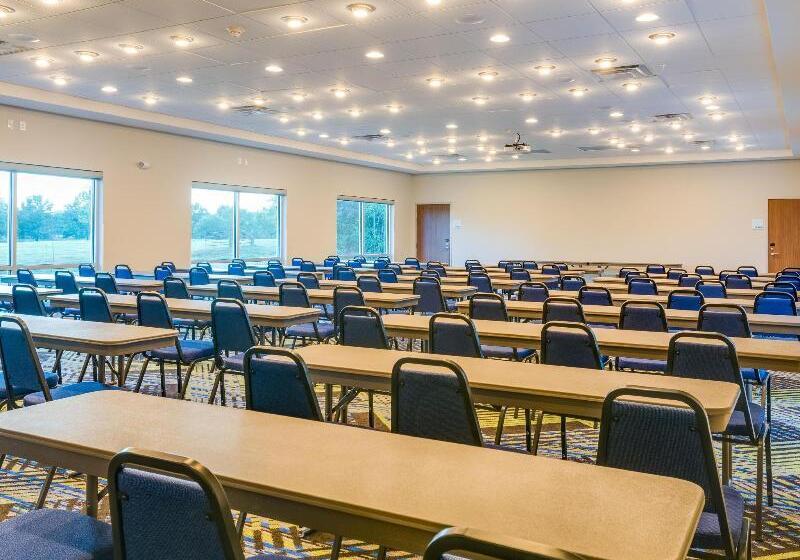 ホテル Holiday Inn Express & Suites Russellville, An Ihg