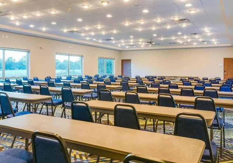 ホテル Holiday Inn Express & Suites Russellville, An Ihg