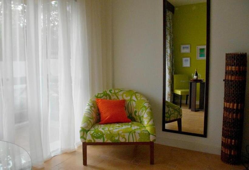 Iara Beach Hotel Boutique