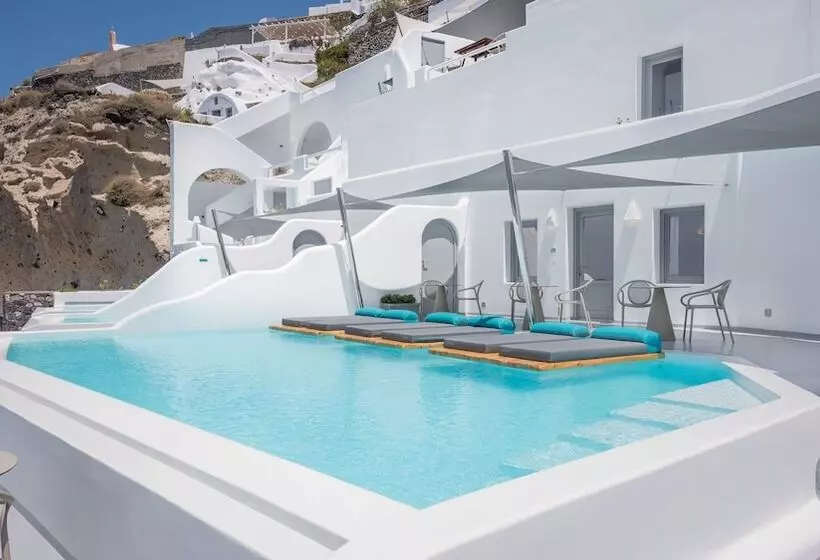 ホテル Maregio Suites