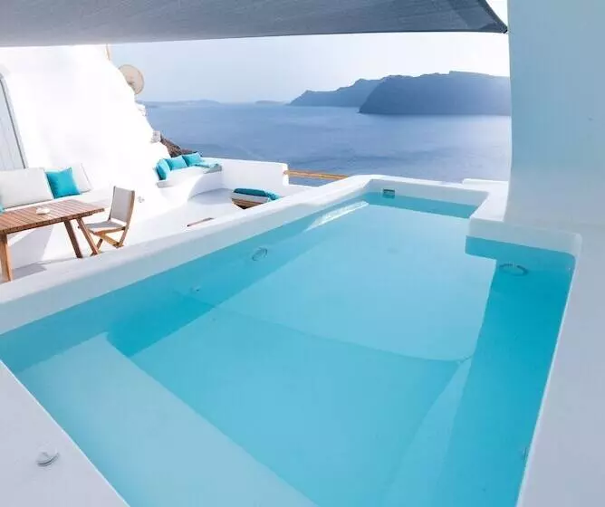 ホテル Maregio Suites