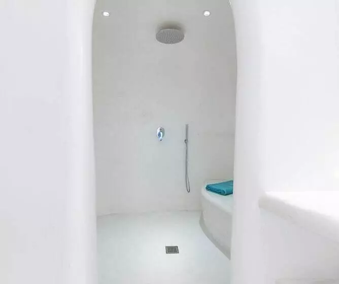 ホテル Maregio Suites