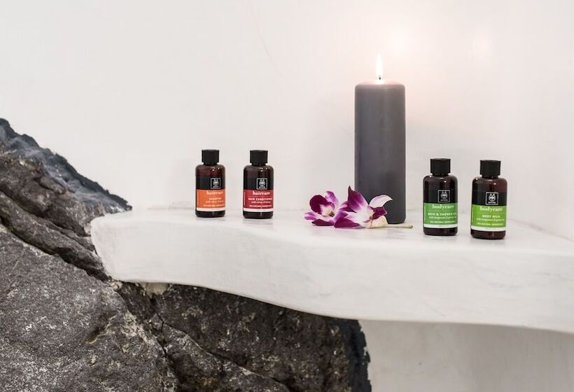 ホテル Maregio Suites