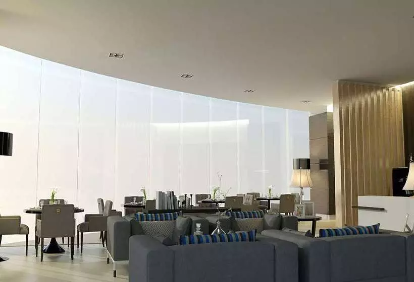 ホテル Melia Makassar