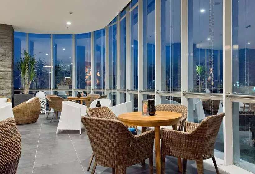 ホテル Melia Makassar