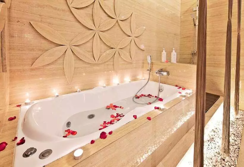ホテル Melia Makassar