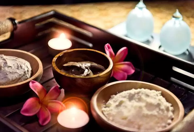ホテル Melia Makassar