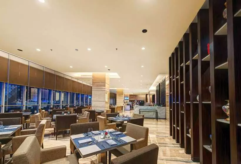 ホテル Melia Makassar