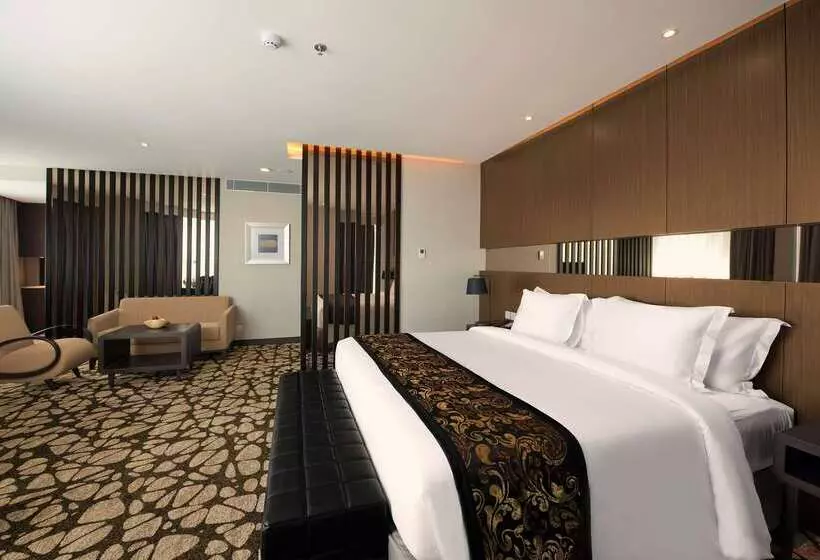 ホテル Melia Makassar