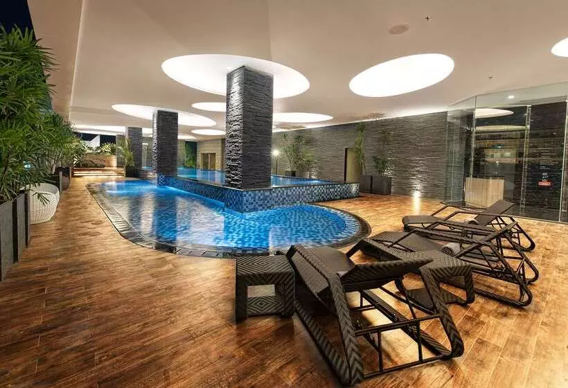 ホテル Melia Makassar