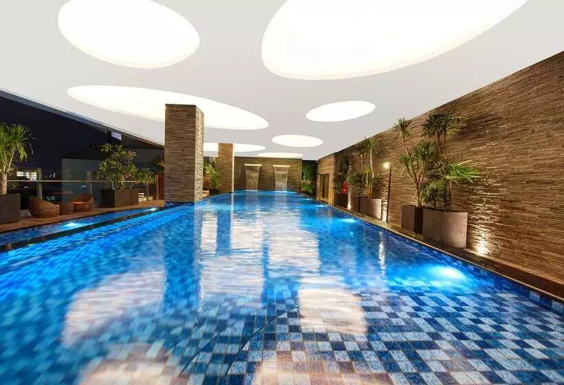 ホテル Melia Makassar
