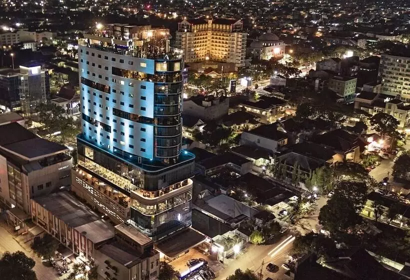 ホテル Melia Makassar
