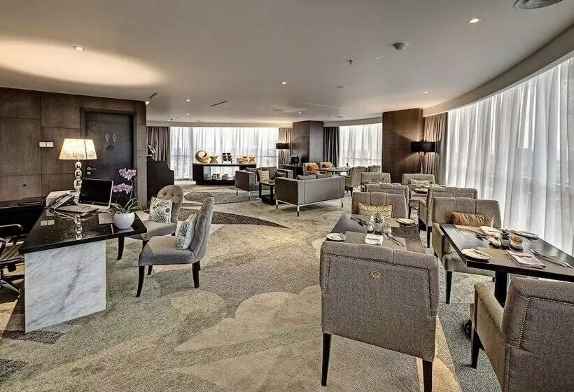 ホテル Melia Makassar