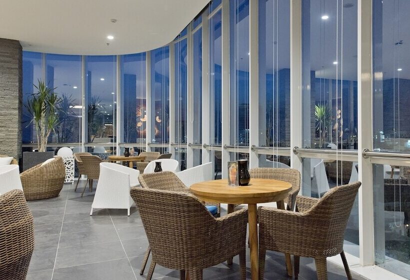 בית מלון כפרי Melia Makassar