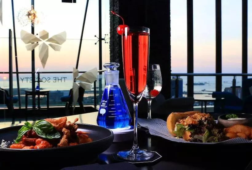 ホテル Melia Makassar