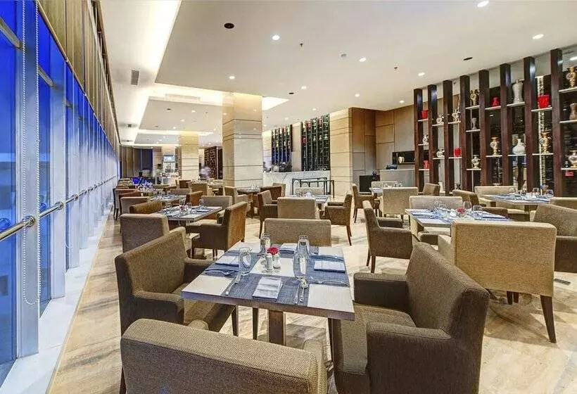 ホテル Melia Makassar