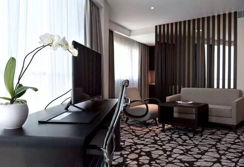 ホテル Melia Makassar