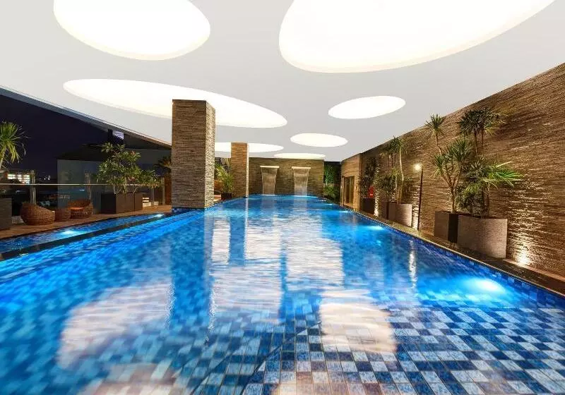 ホテル Melia Makassar