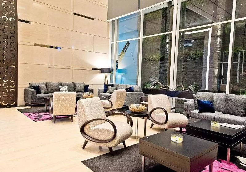 ホテル Melia Makassar