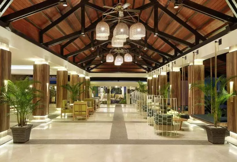 ホテル Manado Tateli Resort And Convention