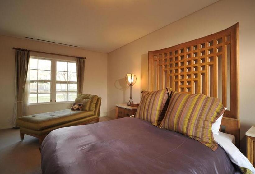 בית מלון כפרי Forest Hills Garden