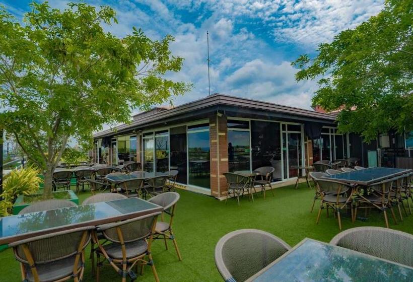 فندق Sasha Transit