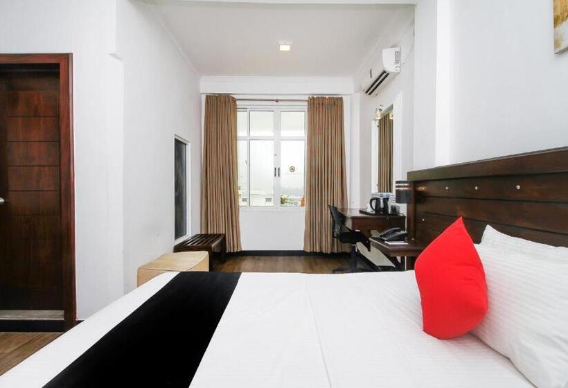 فندق Sasha Transit