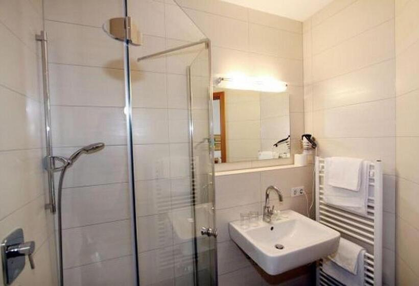 Karpfenhotel & Herrenhaus Im Gasthaus Sindel Buckel