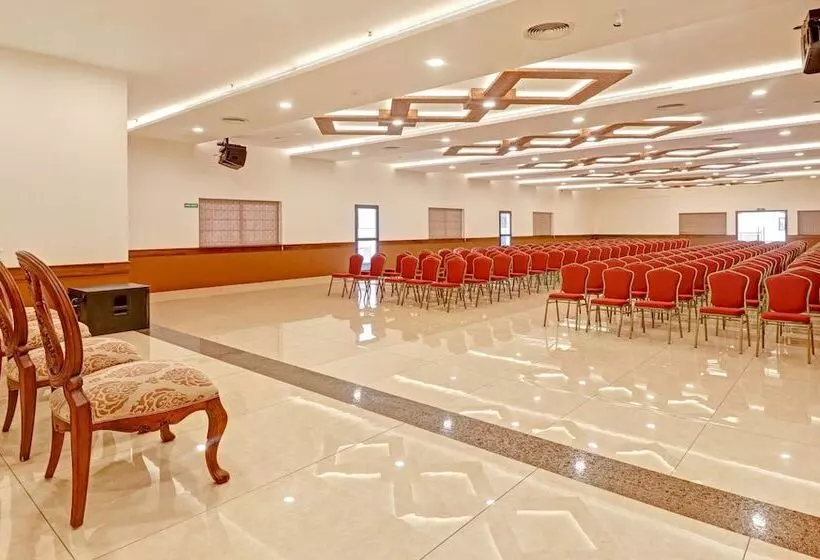 Hotelli Treebo Premium Vahada