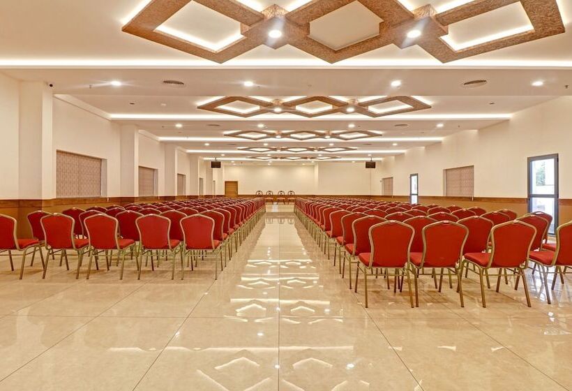 Hotel Treebo Premium Vahada