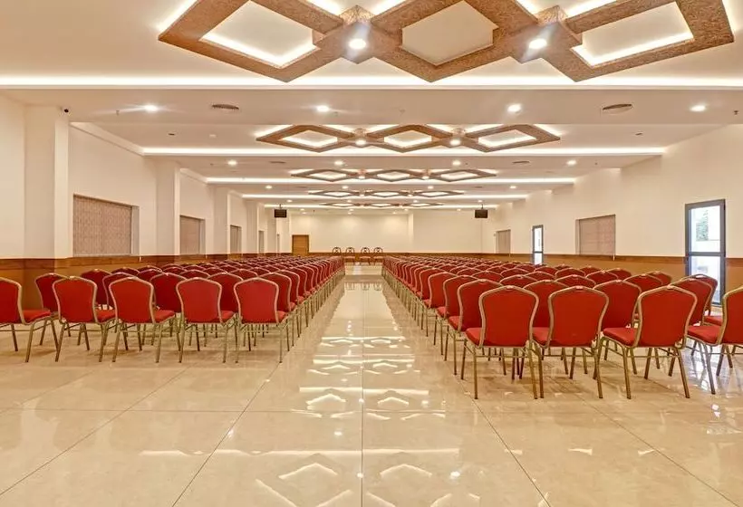 Hotelli Treebo Premium Vahada