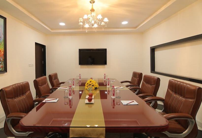 Justa Ssatva Resort & Convention Centre, Udiapur