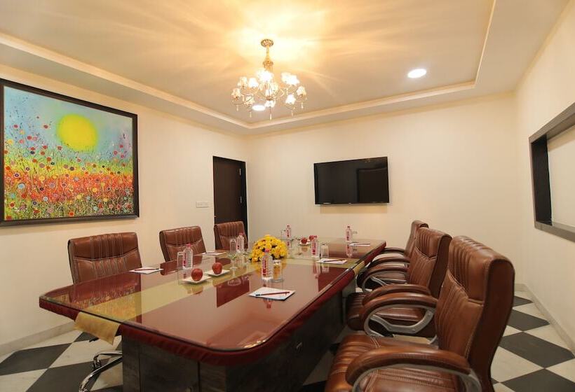 Justa Ssatva Resort & Convention Centre, Udiapur