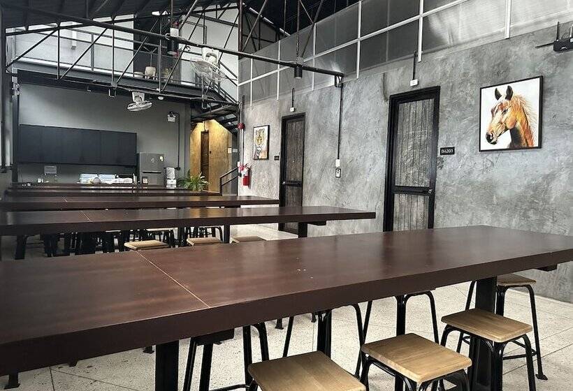 Premier Hostel Chiang Mai