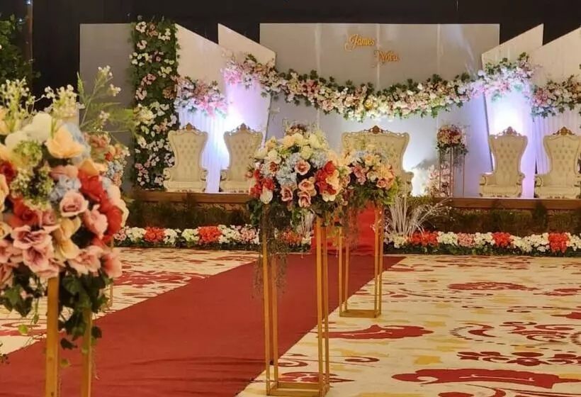 Aimas Hotel & Convention Centre