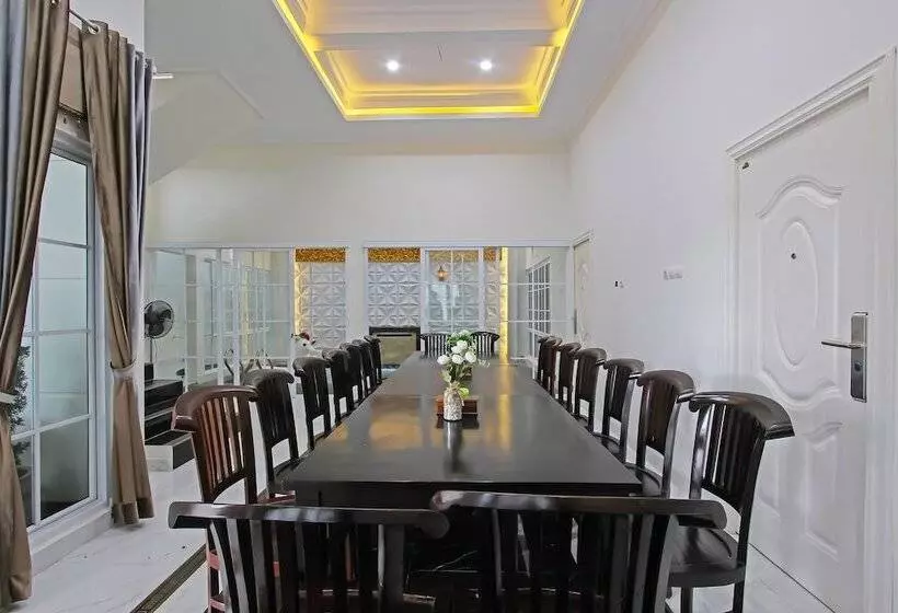 Hotelli Capital O 92105 A'shanti Inn