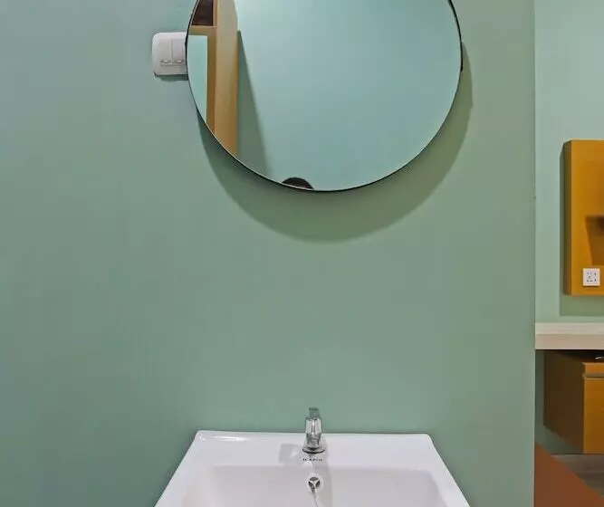 Hotelli Capital O 92105 A'shanti Inn