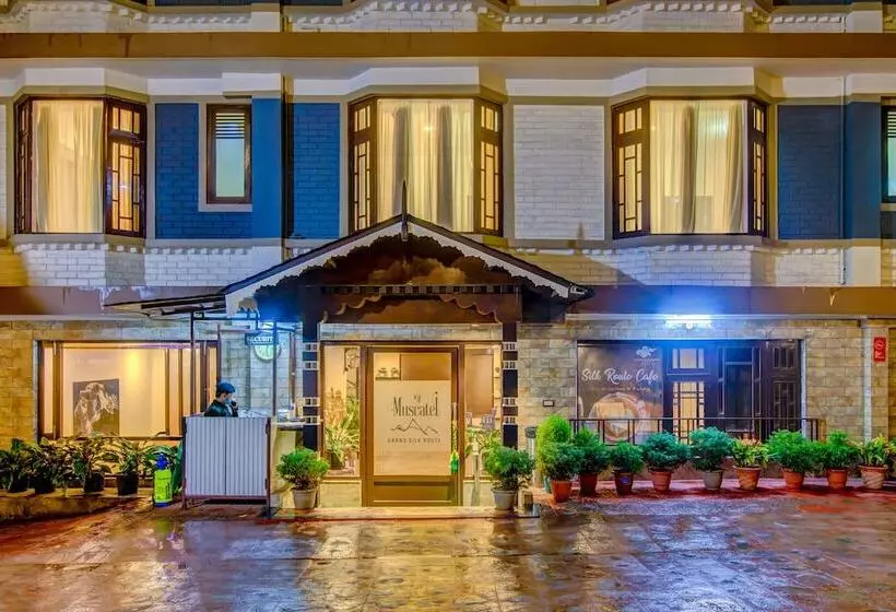 هتل Muscatel Grand Silkroute 300 Mts Mg Marg