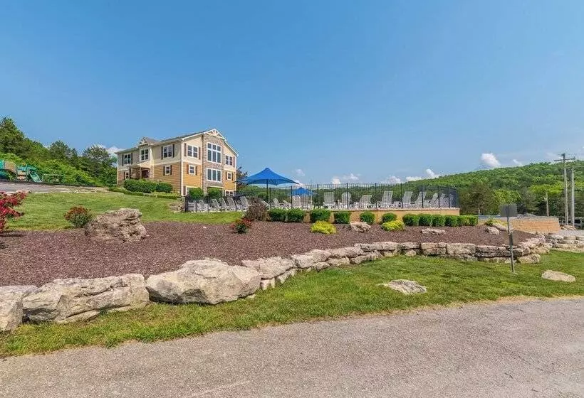 Hickory Hideaway   Communal Pool Access