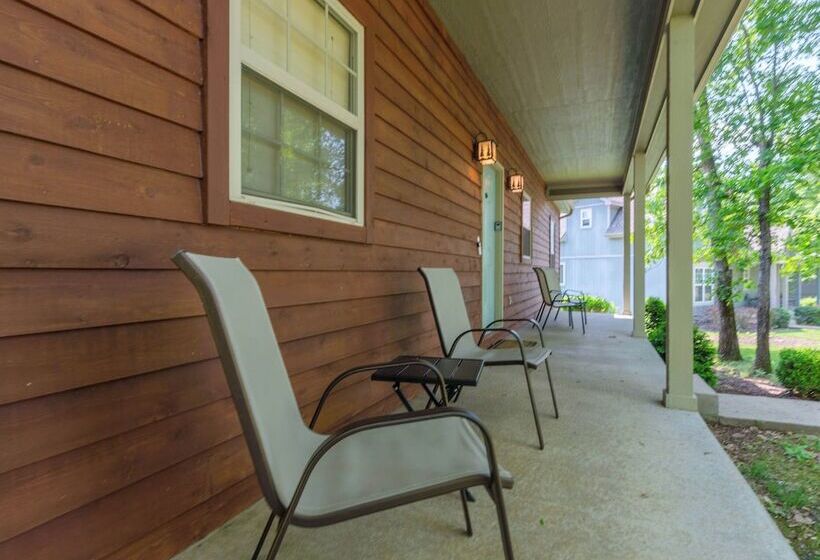 Hickory Hideaway Communal Pool Access