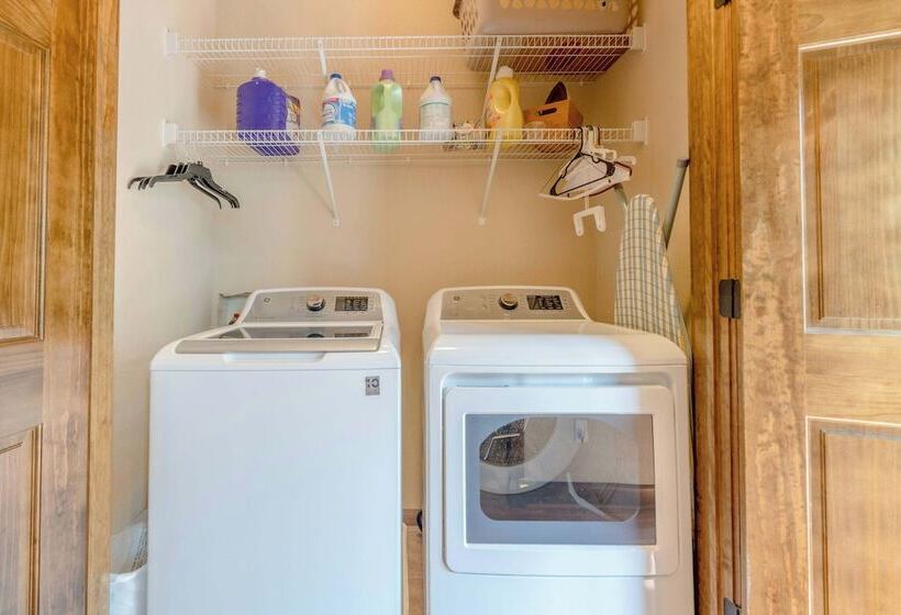 Hickory Hideaway Communal Pool Access