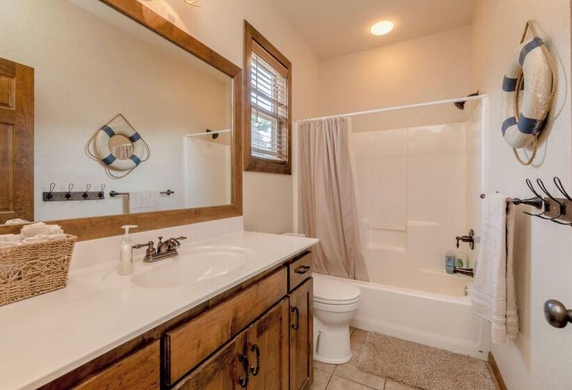 Hickory Hideaway Communal Pool Access