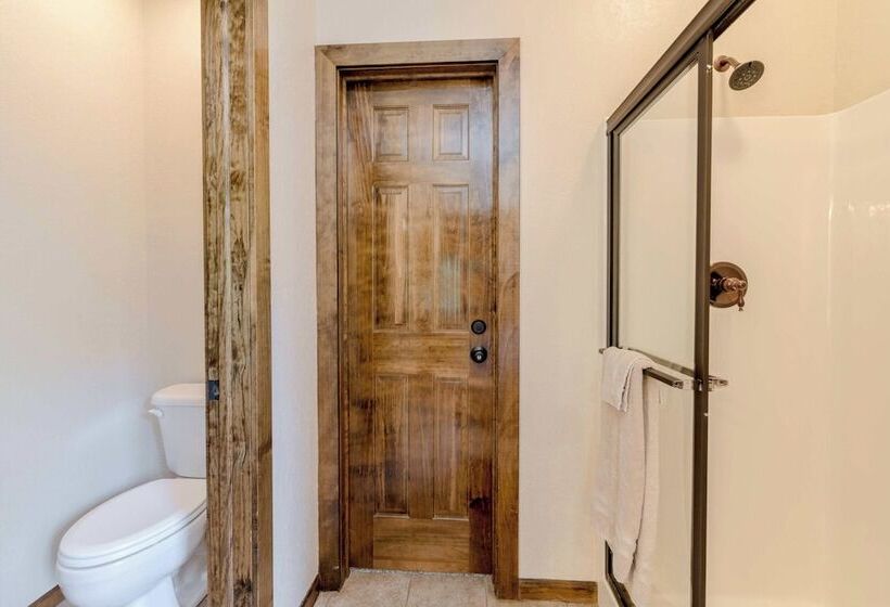 Hickory Hideaway Communal Pool Access